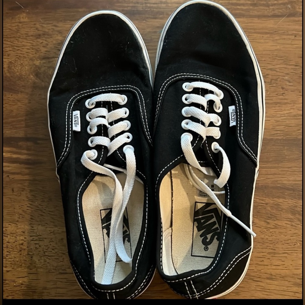 Vans - good condition black Vans!